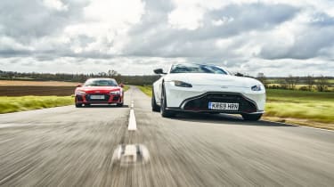 Aston Martin Vantage vs Audi R8 -3
